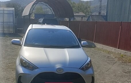 Toyota Yaris, 2022 год, 1 250 000 рублей, 1 фотография