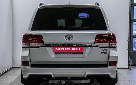 Toyota Land Cruiser 200, 2019 год, 7 950 000 рублей, 4 фотография