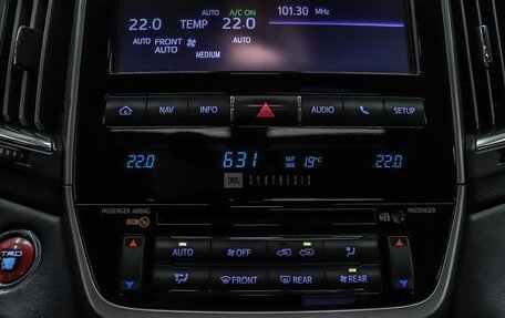 Toyota Land Cruiser 200, 2019 год, 7 950 000 рублей, 22 фотография