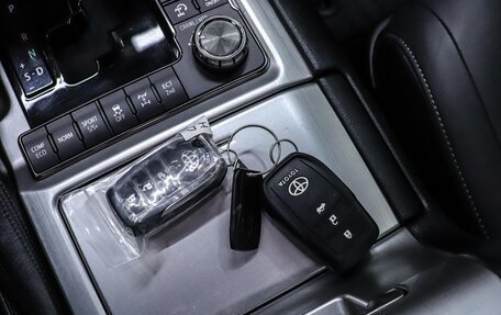 Toyota Land Cruiser 200, 2019 год, 7 950 000 рублей, 30 фотография