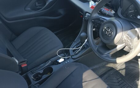 Toyota Yaris, 2022 год, 1 250 000 рублей, 6 фотография