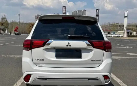 Mitsubishi Outlander III рестайлинг 3, 2022 год, 1 879 099 рублей, 5 фотография