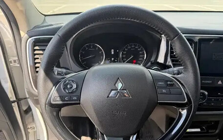 Mitsubishi Outlander III рестайлинг 3, 2022 год, 1 879 099 рублей, 9 фотография