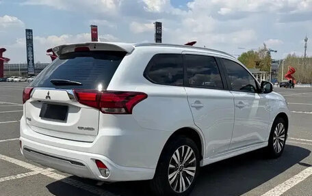 Mitsubishi Outlander III рестайлинг 3, 2022 год, 1 879 099 рублей, 6 фотография