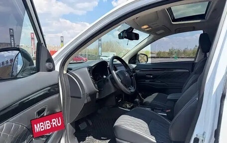 Mitsubishi Outlander III рестайлинг 3, 2022 год, 1 879 099 рублей, 8 фотография