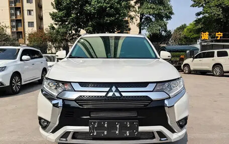 Mitsubishi Outlander III рестайлинг 3, 2022 год, 1 929 099 рублей, 2 фотография
