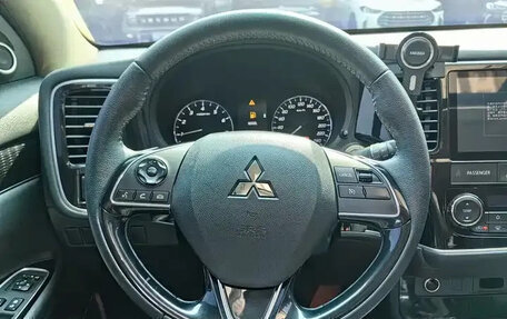 Mitsubishi Outlander III рестайлинг 3, 2022 год, 1 929 099 рублей, 9 фотография