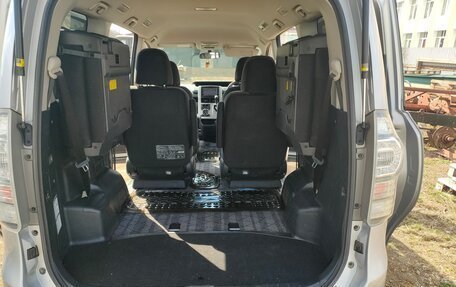 Toyota Voxy II, 2012 год, 1 450 000 рублей, 4 фотография