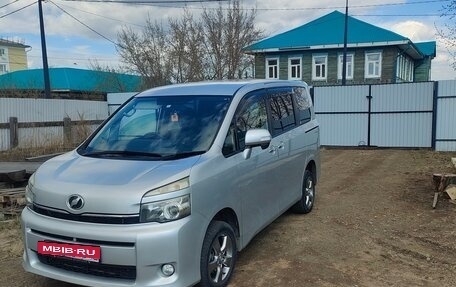 Toyota Voxy II, 2012 год, 1 450 000 рублей, 7 фотография