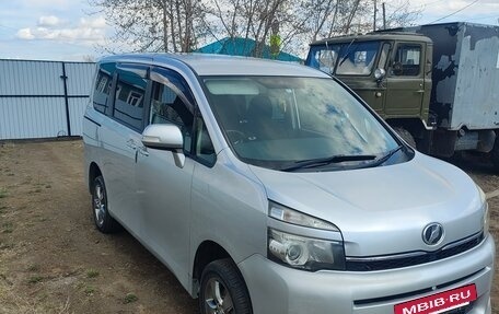 Toyota Voxy II, 2012 год, 1 450 000 рублей, 8 фотография