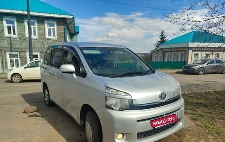 Toyota Voxy II, 2012 год, 1 450 000 рублей, 12 фотография