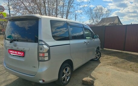 Toyota Voxy II, 2012 год, 1 450 000 рублей, 10 фотография