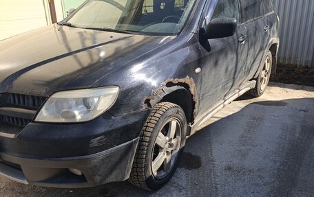 Mitsubishi Outlander III рестайлинг 3, 2005 год, 300 000 рублей, 2 фотография