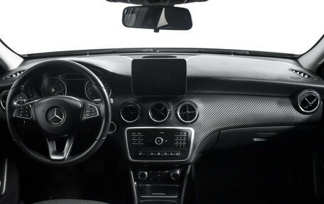 Mercedes-Benz GLA, 2017 год, 1 650 000 рублей, 13 фотография