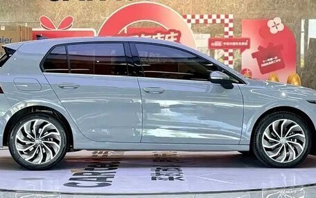 Volkswagen Golf VIII, 2022 год, 1 780 000 рублей, 13 фотография