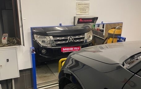 Mitsubishi Pajero IV, 2013 год, 2 300 000 рублей, 3 фотография