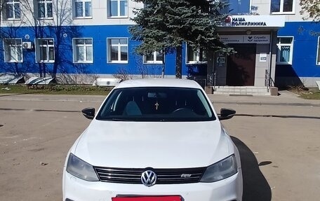 Volkswagen Jetta VI, 2013 год, 900 000 рублей, 1 фотография