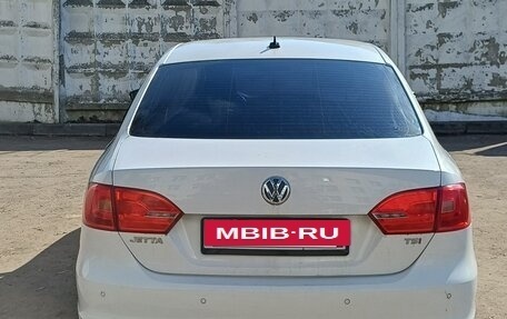Volkswagen Jetta VI, 2013 год, 900 000 рублей, 2 фотография