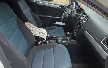 Volkswagen Jetta VI, 2013 год, 900 000 рублей, 5 фотография