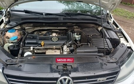 Volkswagen Jetta VI, 2013 год, 900 000 рублей, 8 фотография