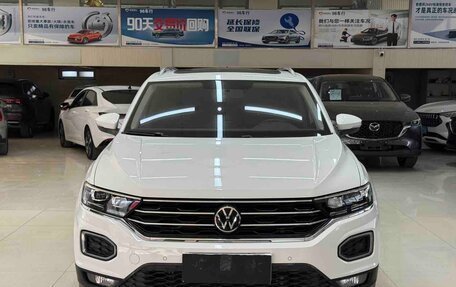 Volkswagen T-Roc I, 2023 год, 1 820 000 рублей, 2 фотография