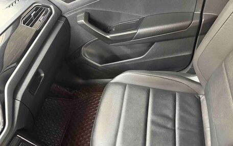 Volkswagen T-Roc I, 2023 год, 1 820 000 рублей, 16 фотография
