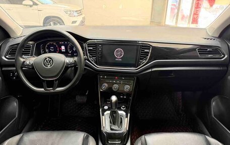 Volkswagen T-Roc I, 2023 год, 1 820 000 рублей, 9 фотография