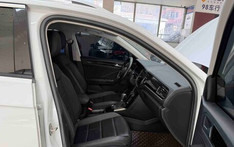 Volkswagen T-Roc I, 2023 год, 1 820 000 рублей, 15 фотография