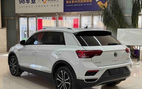 Volkswagen T-Roc I, 2023 год, 1 820 000 рублей, 6 фотография