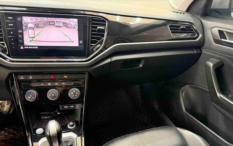 Volkswagen T-Roc I, 2023 год, 1 820 000 рублей, 12 фотография