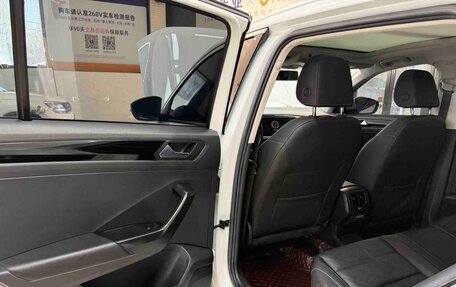 Volkswagen T-Roc I, 2023 год, 1 820 000 рублей, 17 фотография
