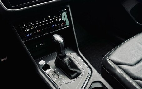 Volkswagen Tiguan II, 2021 год, 2 639 000 рублей, 20 фотография