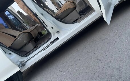 Nissan Liberty, 2001 год, 325 000 рублей, 14 фотография