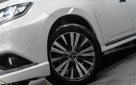 Mitsubishi Outlander III рестайлинг 3, 2022 год, 3 829 000 рублей, 6 фотография