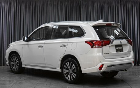 Mitsubishi Outlander III рестайлинг 3, 2022 год, 3 829 000 рублей, 2 фотография