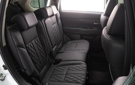 Mitsubishi Outlander III рестайлинг 3, 2022 год, 3 829 000 рублей, 10 фотография