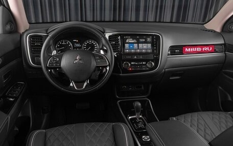 Mitsubishi Outlander III рестайлинг 3, 2022 год, 3 829 000 рублей, 9 фотография
