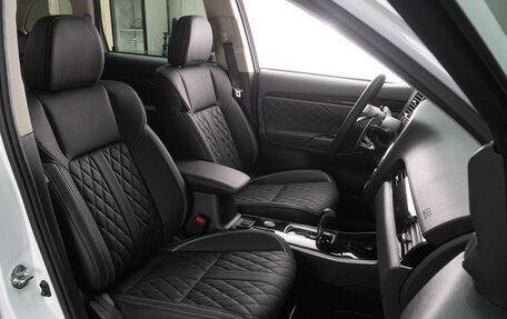 Mitsubishi Outlander III рестайлинг 3, 2022 год, 3 829 000 рублей, 11 фотография