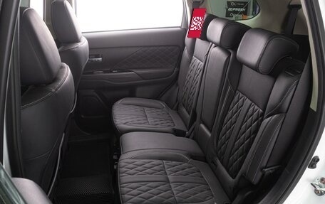 Mitsubishi Outlander III рестайлинг 3, 2022 год, 3 829 000 рублей, 13 фотография
