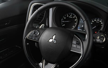 Mitsubishi Outlander III рестайлинг 3, 2022 год, 3 829 000 рублей, 26 фотография