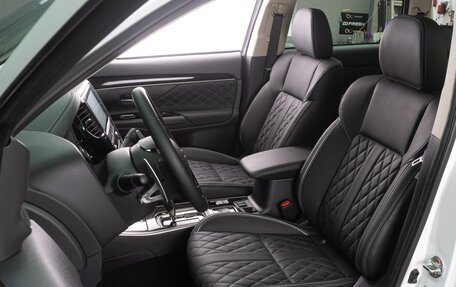 Mitsubishi Outlander III рестайлинг 3, 2022 год, 3 829 000 рублей, 14 фотография
