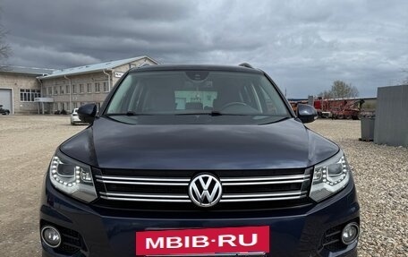Volkswagen Tiguan I, 2015 год, 1 900 000 рублей, 2 фотография
