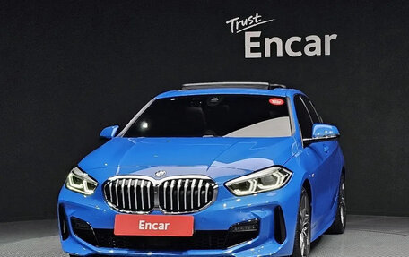 BMW 1 серия, 2020 год, 2 750 000 рублей, 3 фотография