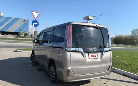 Toyota Esquire I, 2017 год, 2 800 000 рублей, 4 фотография