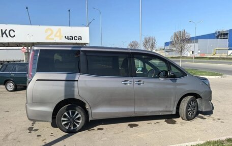 Toyota Esquire I, 2017 год, 2 800 000 рублей, 6 фотография