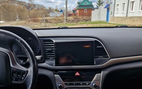Hyundai Elantra VI рестайлинг, 2017 год, 1 600 000 рублей, 10 фотография