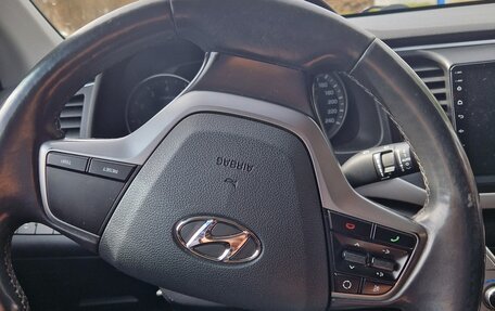 Hyundai Elantra VI рестайлинг, 2017 год, 1 600 000 рублей, 12 фотография