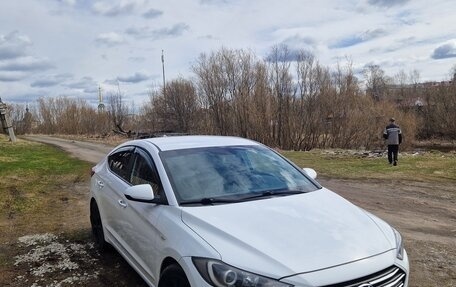 Hyundai Elantra VI рестайлинг, 2017 год, 1 600 000 рублей, 6 фотография