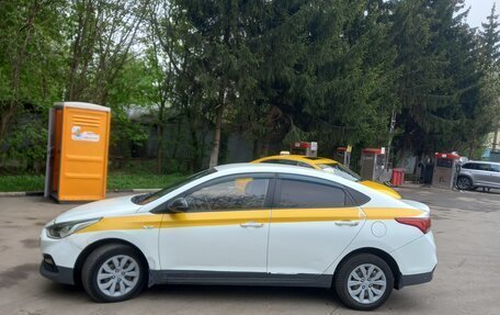 Hyundai Solaris II рестайлинг, 2017 год, 560 000 рублей, 3 фотография