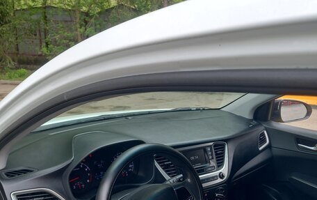 Hyundai Solaris II рестайлинг, 2017 год, 560 000 рублей, 10 фотография